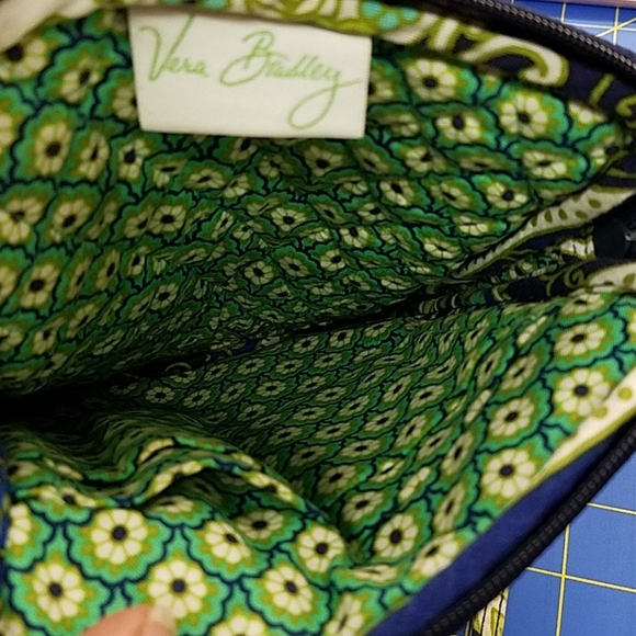 Vera Bradley Cross Body Purse Green 6" x 7" x 1" - Picture 11 of 12